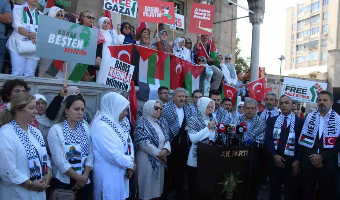 AK Parti Kayseri Kadın Kolları tarafından düzenlenen etkinliğe katılan kadınlar;