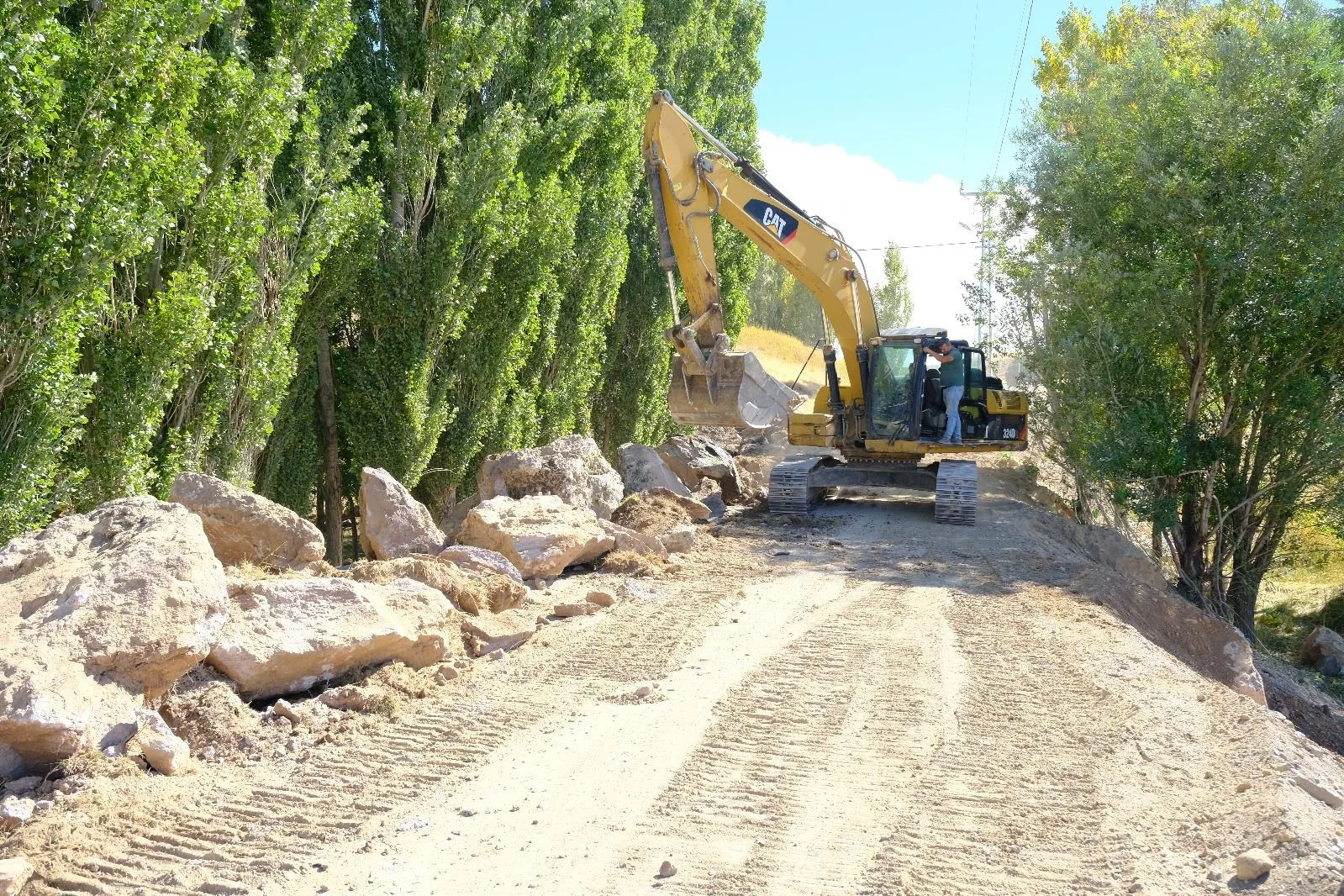 Ağrı’nın Patnos ilçesine bağlı Akçaören köy yolunda, asfalt öncesi altyapı