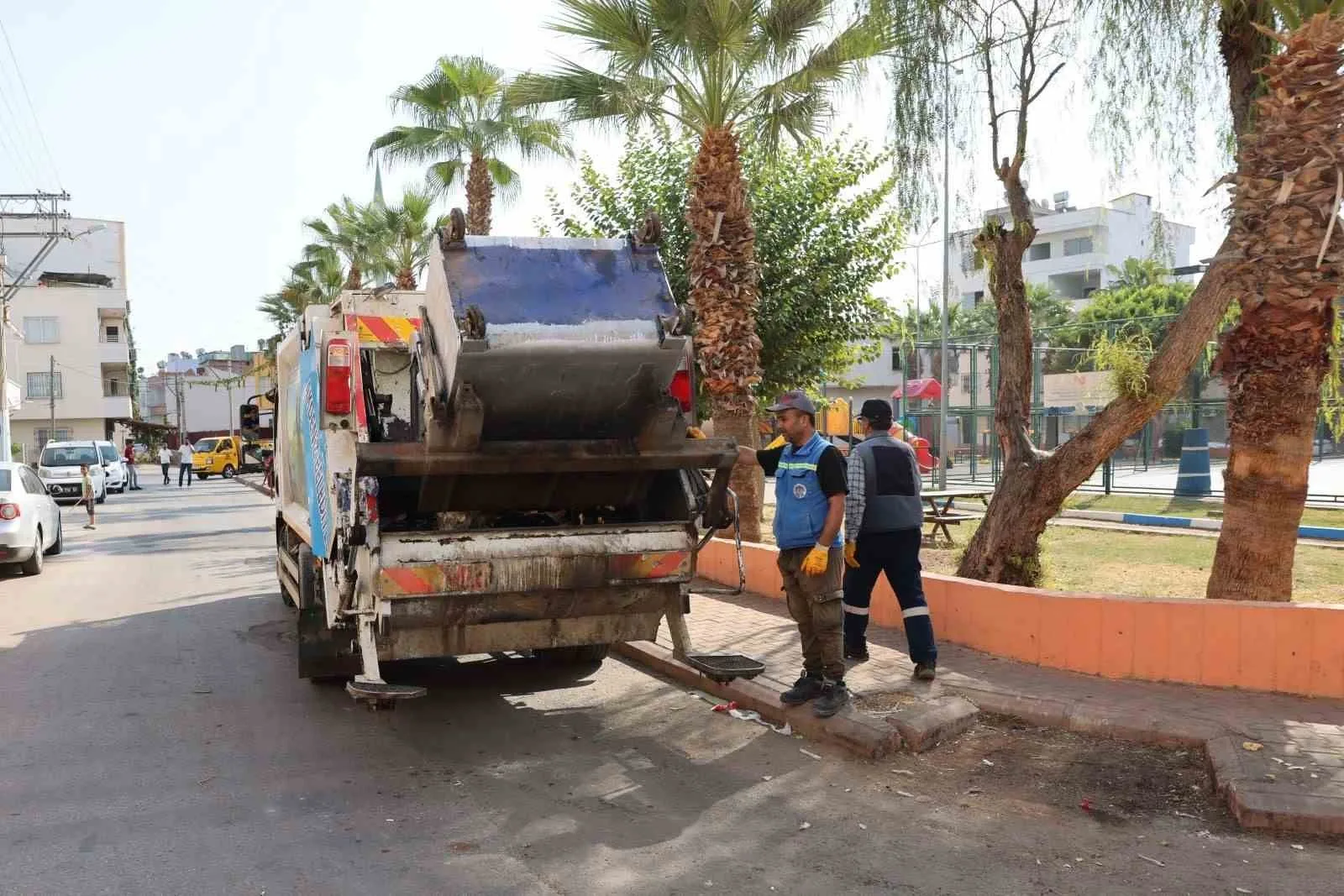 Mersin’in merkez ilçe Akdeniz Belediyesi, halk sağlığını korumak ve kötü