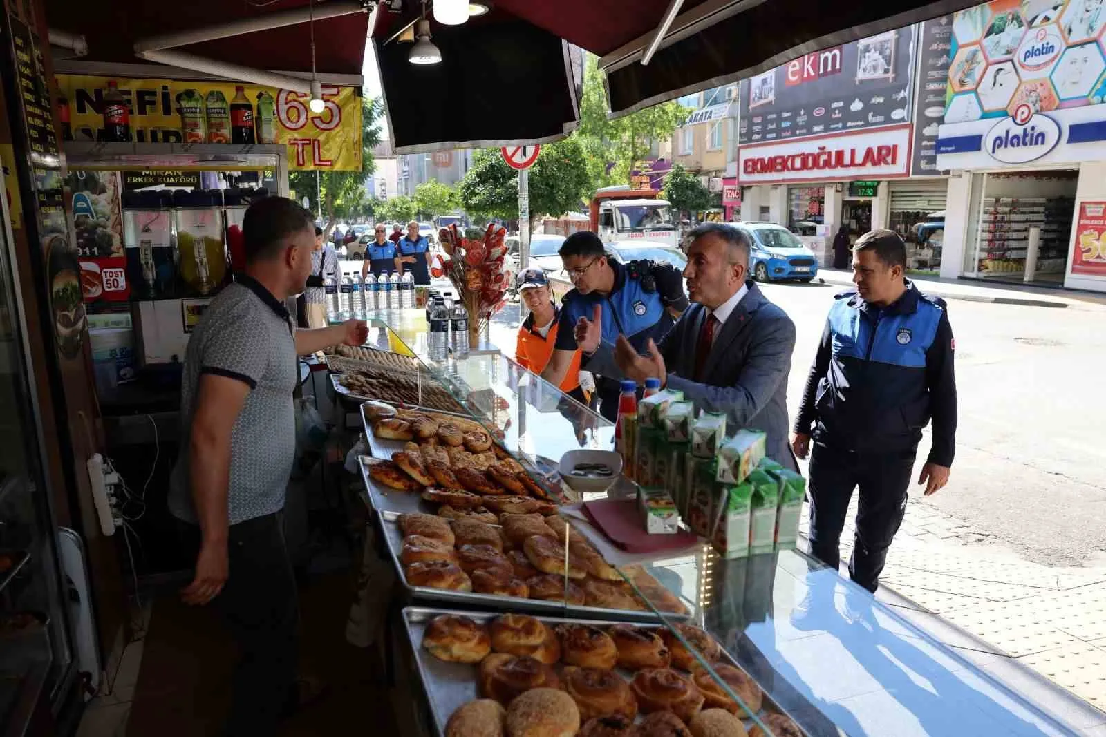 Mersin’in merkez ilçe Akdeniz Belediyesi Zabıta Müdürlüğü ekipleri, ilçe genelinde