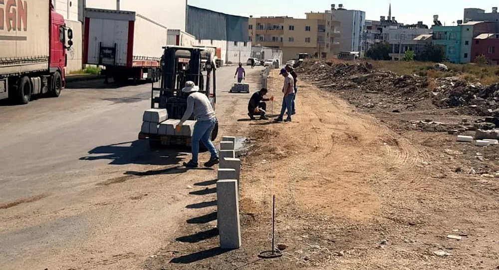Akdeniz Belediyesi, vatandaşlara daha konforlu ve güvenli yol ve sokaklar