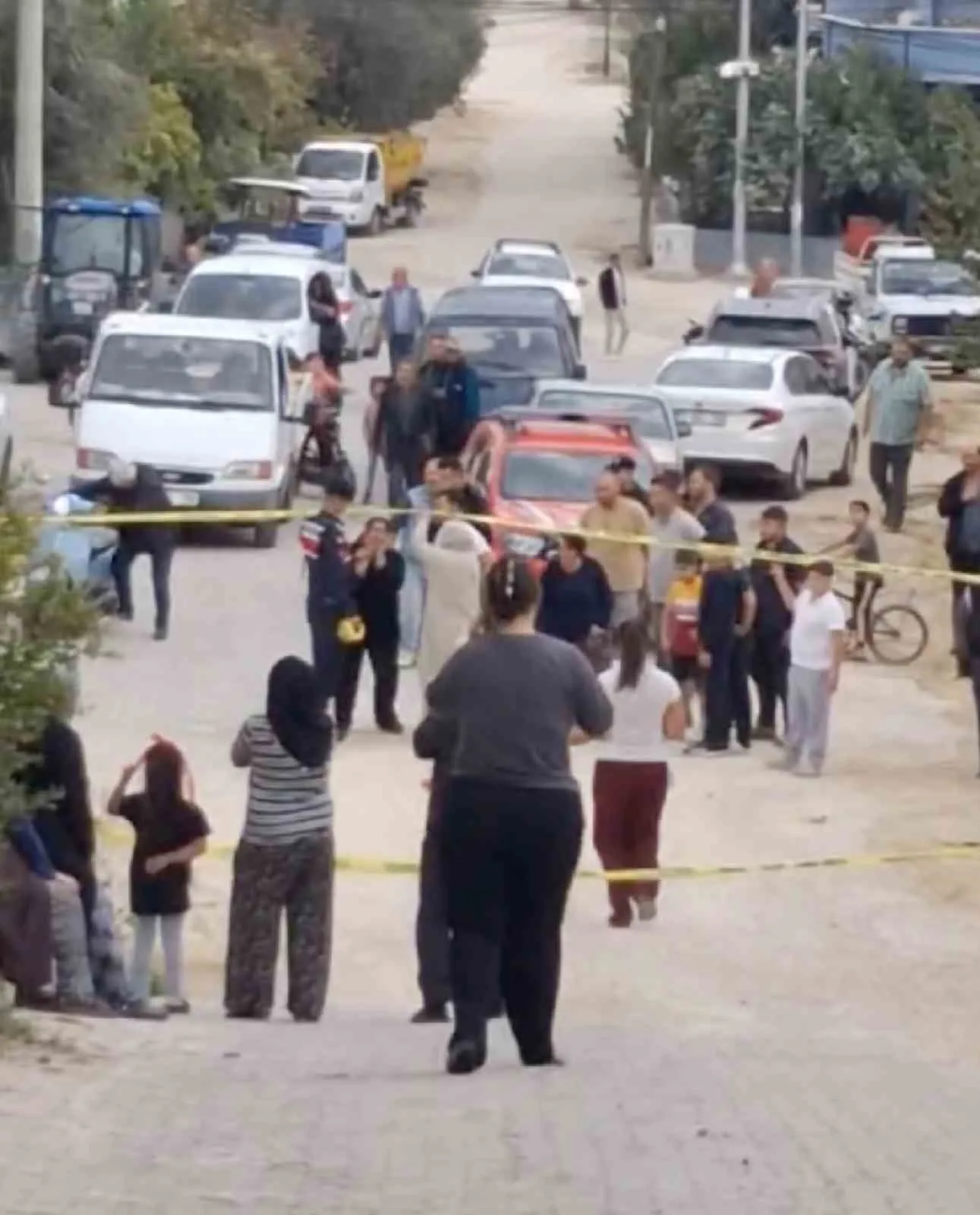 Çanakkale’nin Ayvacık ilçesinde iki akraba arasında çıkan silahlı çatışmada evinin