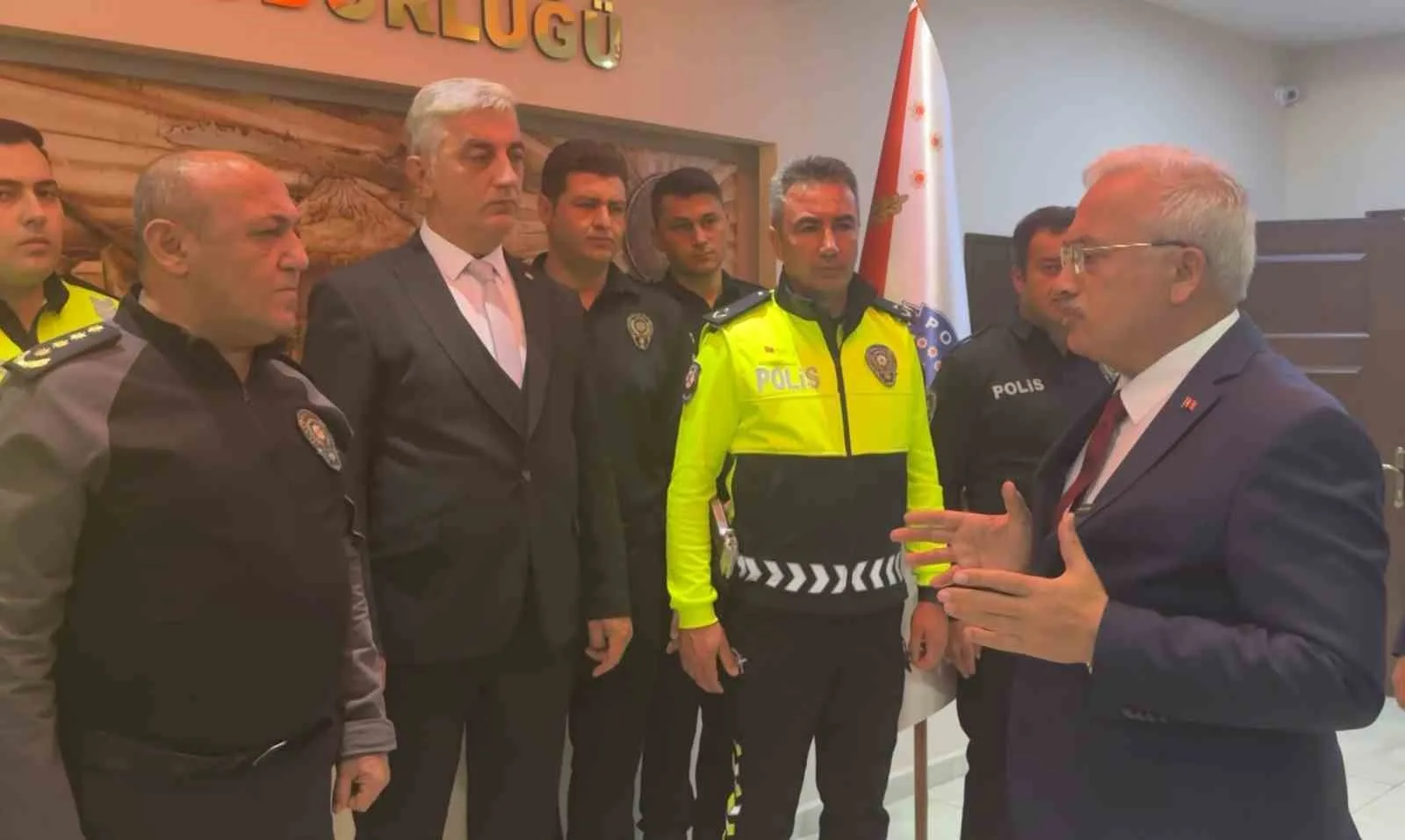 Aksaray’da polisin şüphe üzerine kontrol etmek istediği ve sürücüsünün “Valiyi