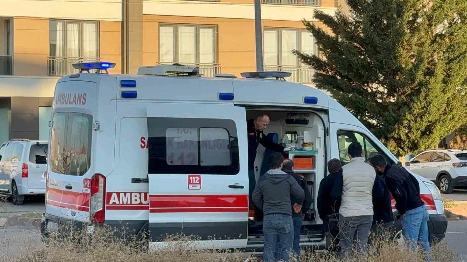 Aksaray’da otomobil ile tırın çarpışması sonucu meydana gelen trafik kazasında