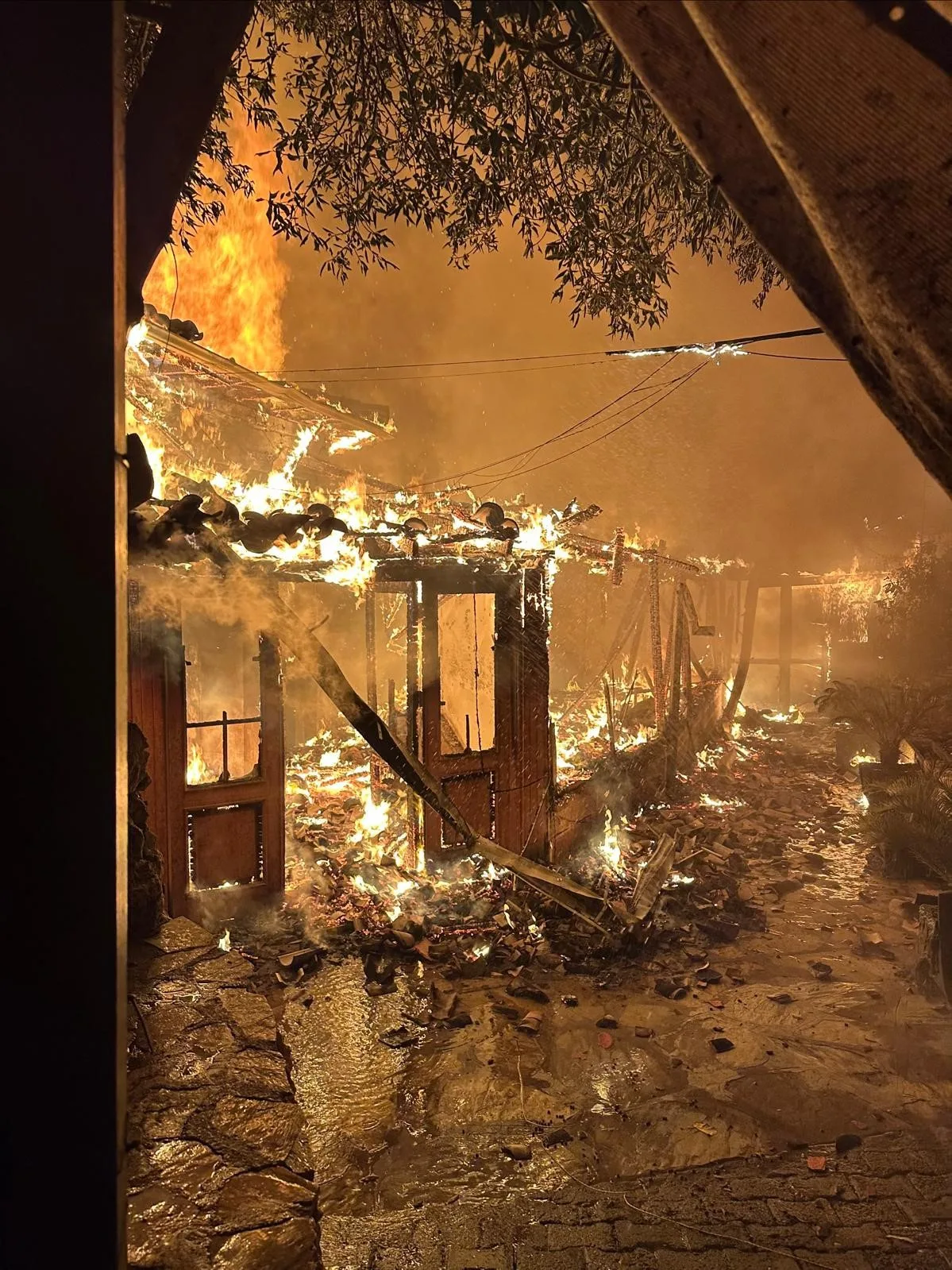 Muğla’nın gözde turizm merkezlerinden Ula Akyaka Mahallesi’nde bulunan bir restoranda,