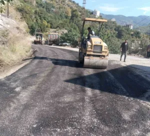 Antalya Büyükşehir Belediyesi, Alanya’nın kırsal mahalle yollarını kışa hazırlama çalışmalarını