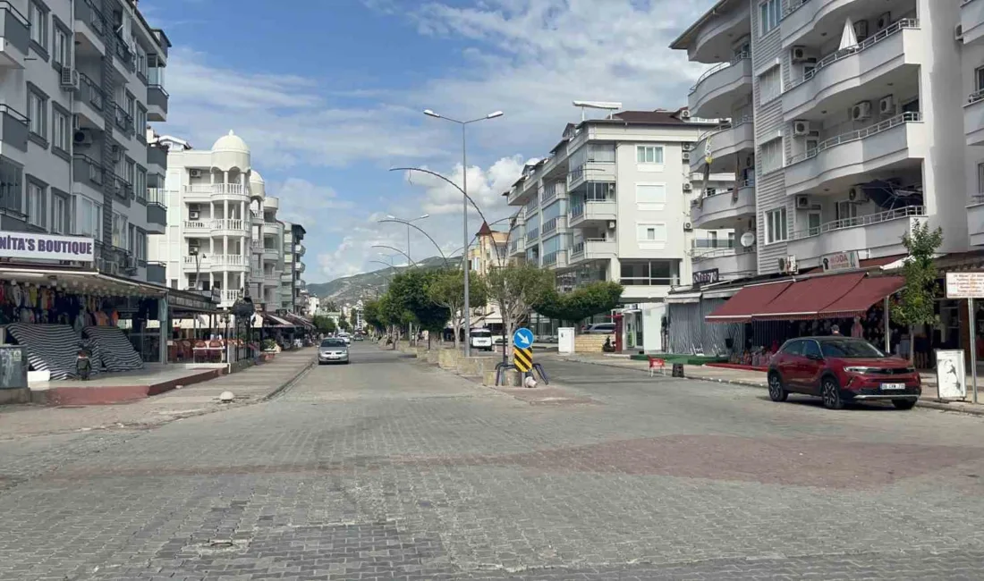 Antalya’nın Alanya ilçesinde, bulunan iki komşu esnaf arasında yaşanan tartışma