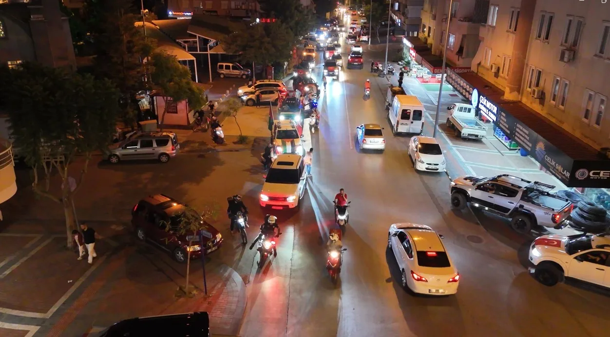 Antalya’nın Alanya ilçesinde off-road tutkunları, İsrail’in Gazze’ye yönelik saldırılarına tepki