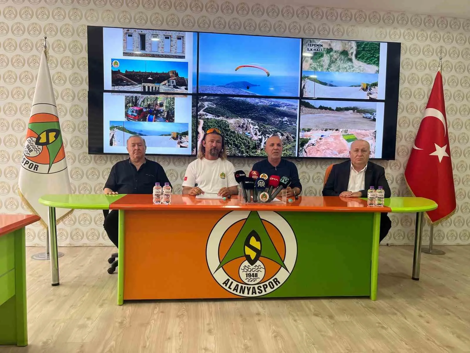 Corendon Alanyaspor yönetimi yamaç paraşütü ile ilgili sosyal medya da