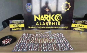 Manisa’nın Alaşehir ilçesinde polis ekiplerinin düzenlediği operasyonda, uyuşturucu veya uyarıcı