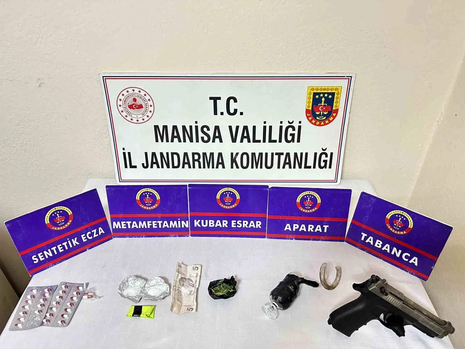 MANİSA (İHA) – Manisa’nın Alaşehir ilçesinde jandarma ekiplerince düzenlenen operasyonda,