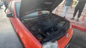 Karaman’da seyir halindeyken motor kısmından alev alan LPG’li otomobile ilk