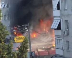 İzmir’in Buca ilçesinde bir binanın birinci katında çıkan yangın üst