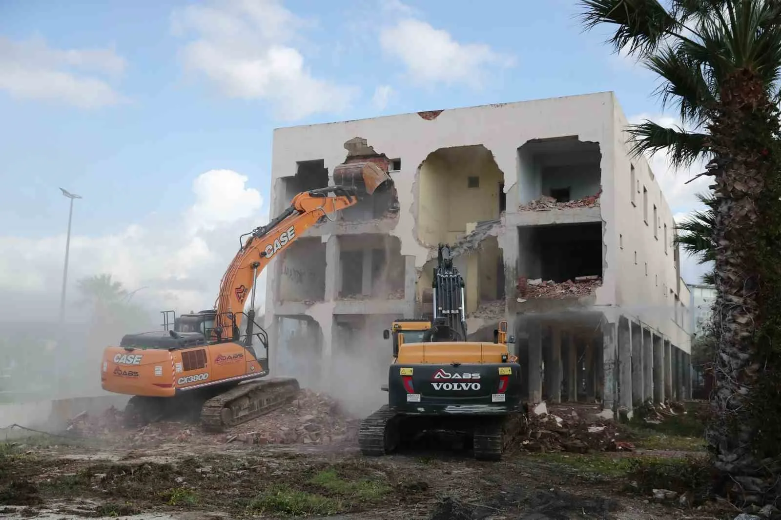 İzmir’in Aliağa ilçesi Kazım Dirik Mahallesinde yıllardır atıl durumda olan