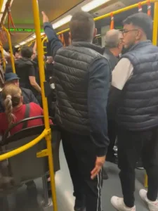 Bursa’da metroya alkollü bindiği iddia edilen kişi, ortayı birbirine kattı.