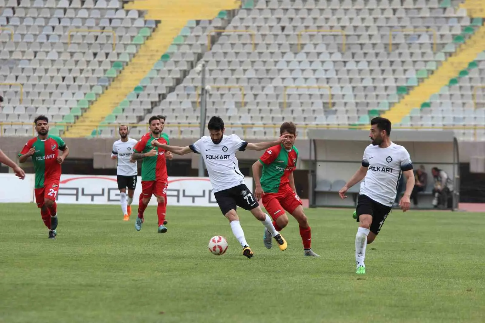 Altay ile Karşıyaka arasında pazar günü oynanacak derbi öncesinde karşılaşmanın