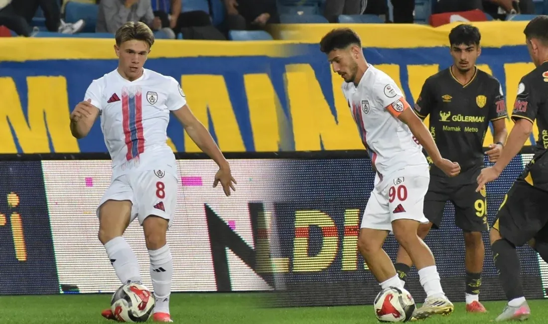 Altınordulu futbolculardan Ege Arslan ve Uğur Çetinkaya, 5 Ekim Pazar