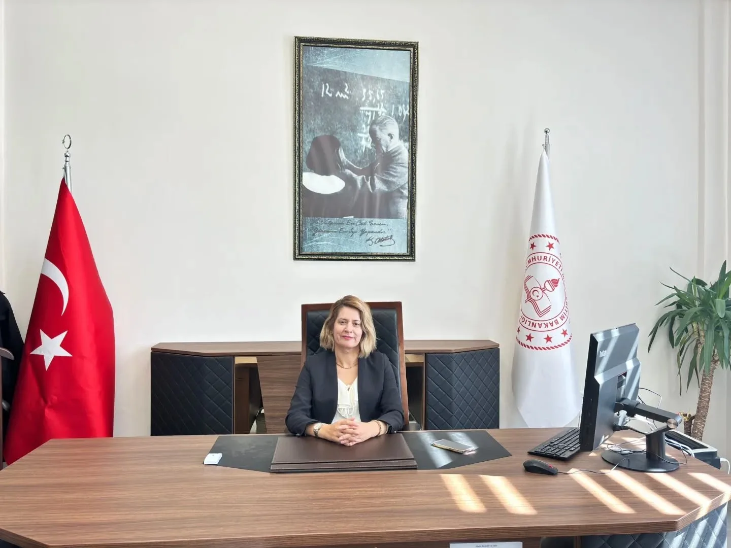 Altıntaş İlçe Milli Eğitim Müdürlüğü görevine atanan Tuba Sinan görevine