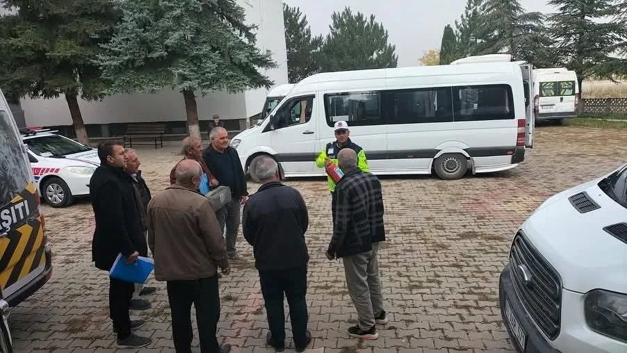 Kütahya’nın Altıntaş ilçesinde öğrencilerin güvenli taşınması amacıyla okul servis araçlarına