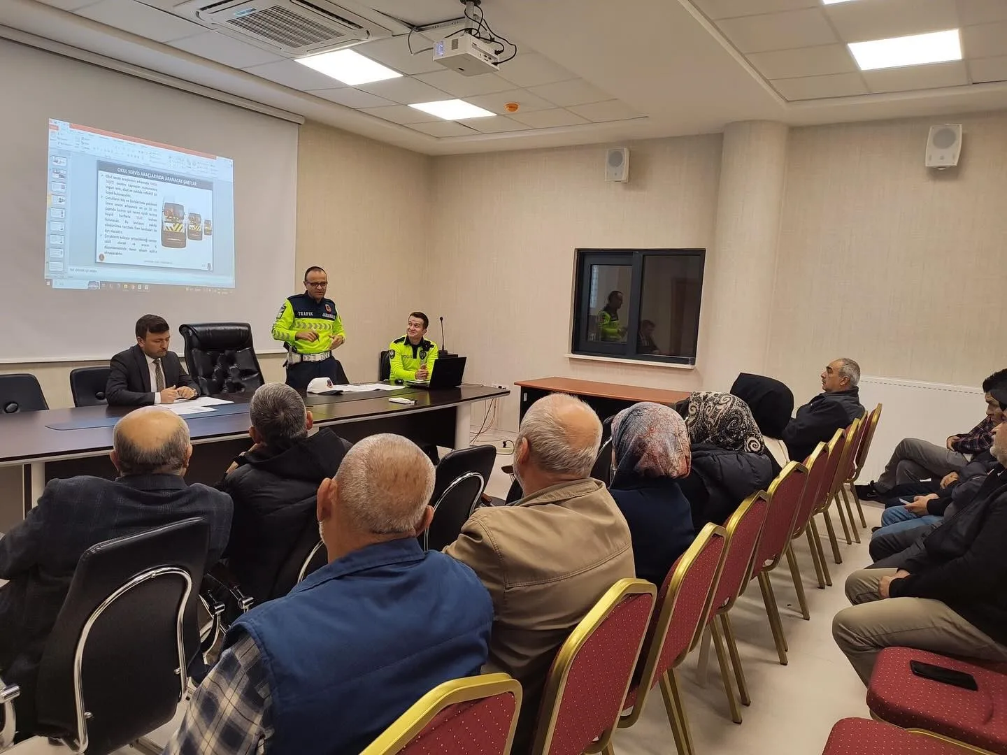 Kütahya’nın Altıntaş ilçesinde İlçe Milli Eğitim Müdürlüğü koordinesinde okul servis