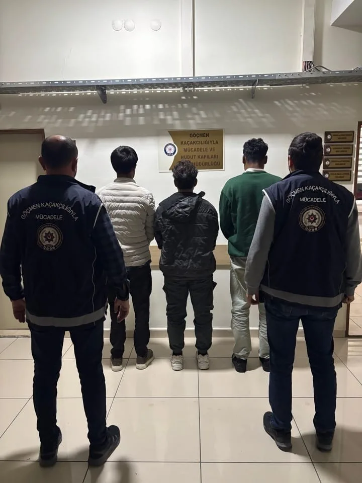 Amasya’da polisin durdurarak arama yaptığı bir minibüste Afganistan uyruklu 3