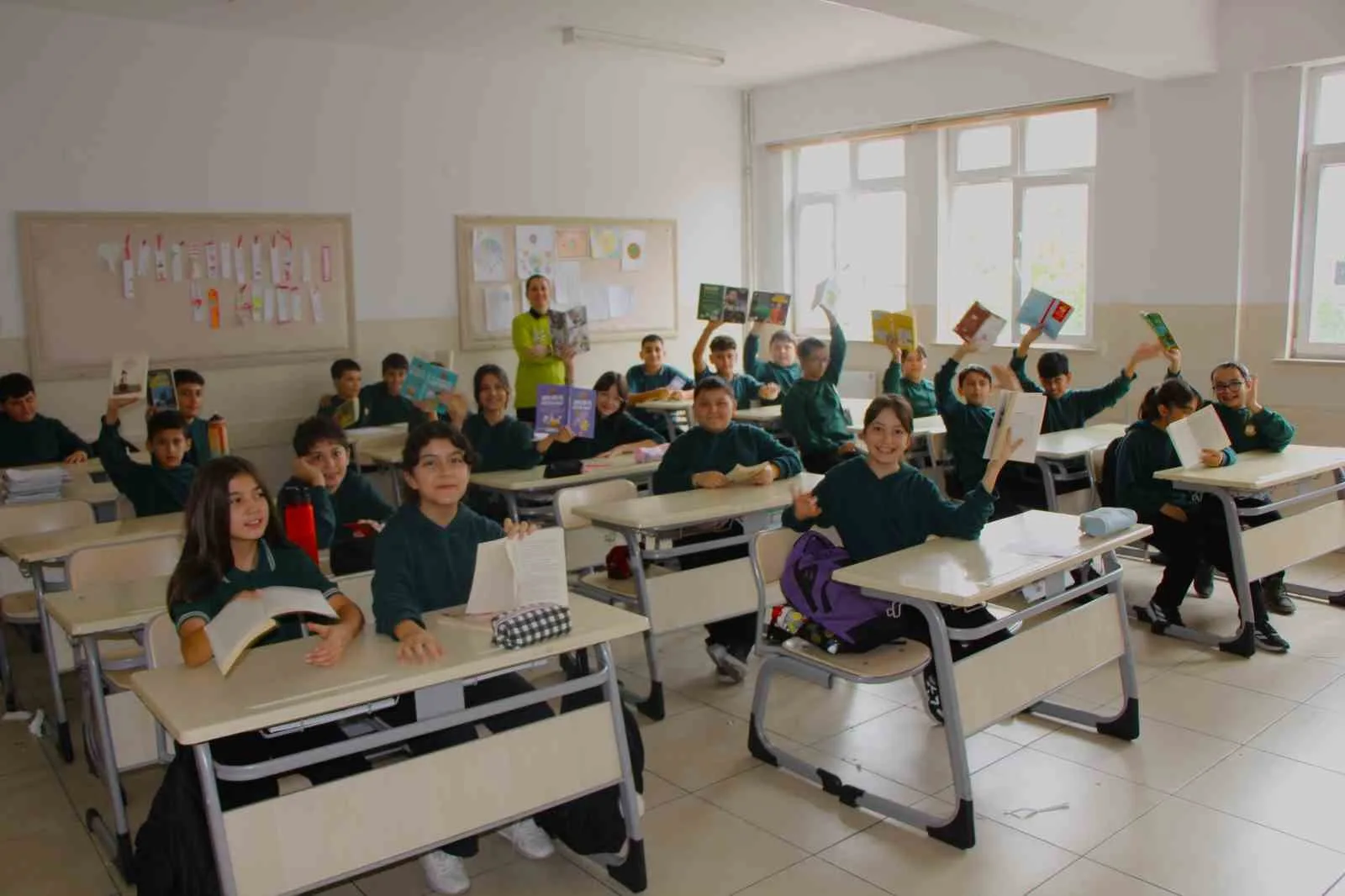 Şehzadeler şehri Amasya’da 53 binden fazla öğrenci kitap saatinde aynı