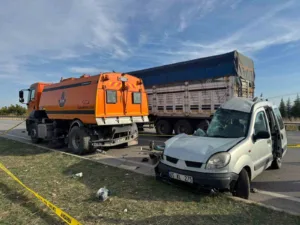 Amasya’da önündeki tıra çarparak savrulan hafif ticari araçtaki 5 kişiden
