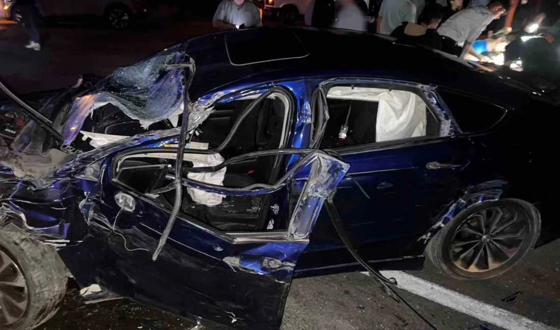 Amasya’da otomobilin tırla çarpıştığı kazada 1’i ağır 5 kişi yaralandı.