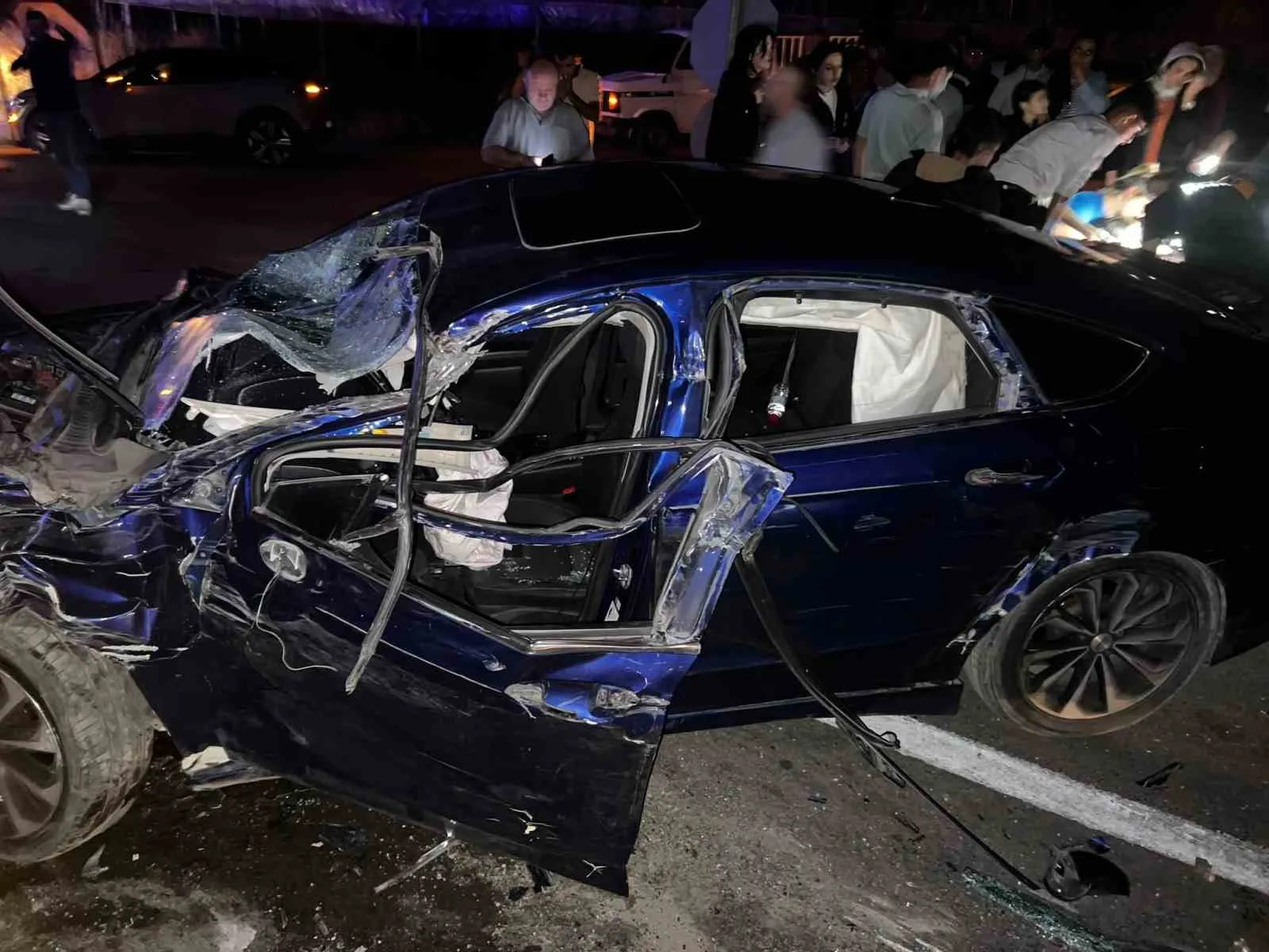 Amasya’da otomobilin tırla çarpıştığı kazada 1’i ağır 5 kişi yaralandı.