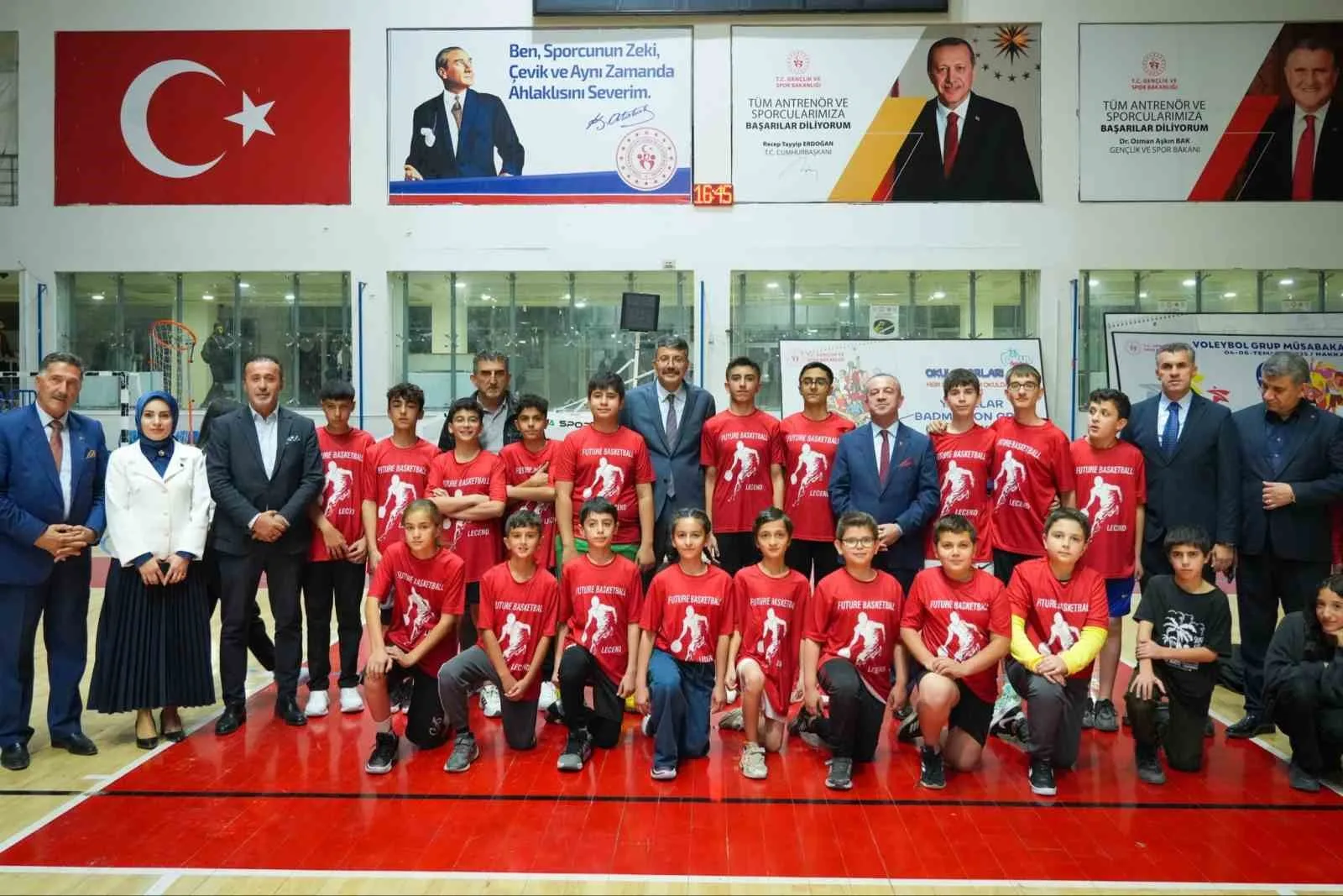 Hakkari Valisi Ali Çelik, Amatör Spor Haftası etkinlikleri kapsamında Hakkâri