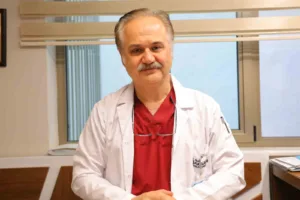 Kahramanmaraş’ta bir hasta ameliyat sırasında anestezinin de etkisiyle türkü ve