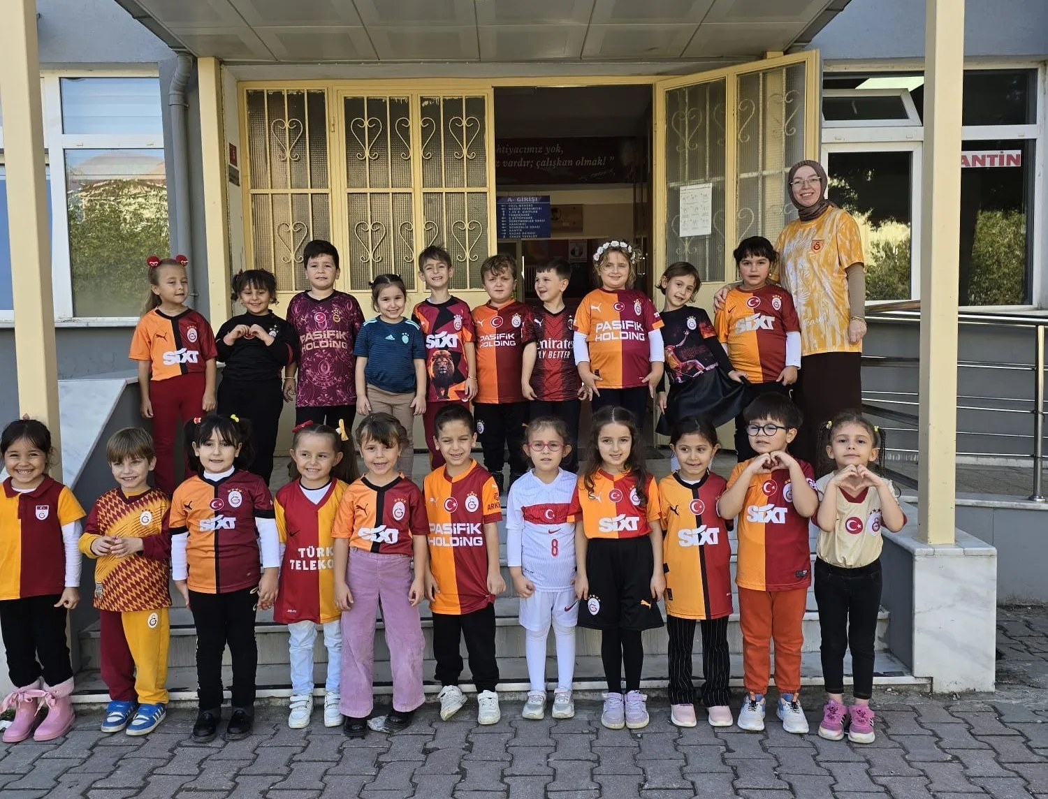 Sinop’un Türkeli ilçesindeki Atatürk İlkokulu Ana Sınıfında miniklerin kendi isteğiyle