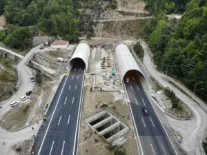 Anadolu Otoyolu’nun Bolu Dağı geçişinde, tünel girişinde yapılacak kaplama çalışması