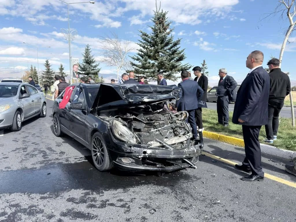 Anahtar Parti Genel Başkanı Yavuz Ağıralioğlu’nun konvoyunda trafik kazası meydana