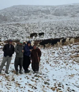 Adana’nın Feke ilçesinde aniden bastıran yar yağışı nedeniyle yaylada mahsur