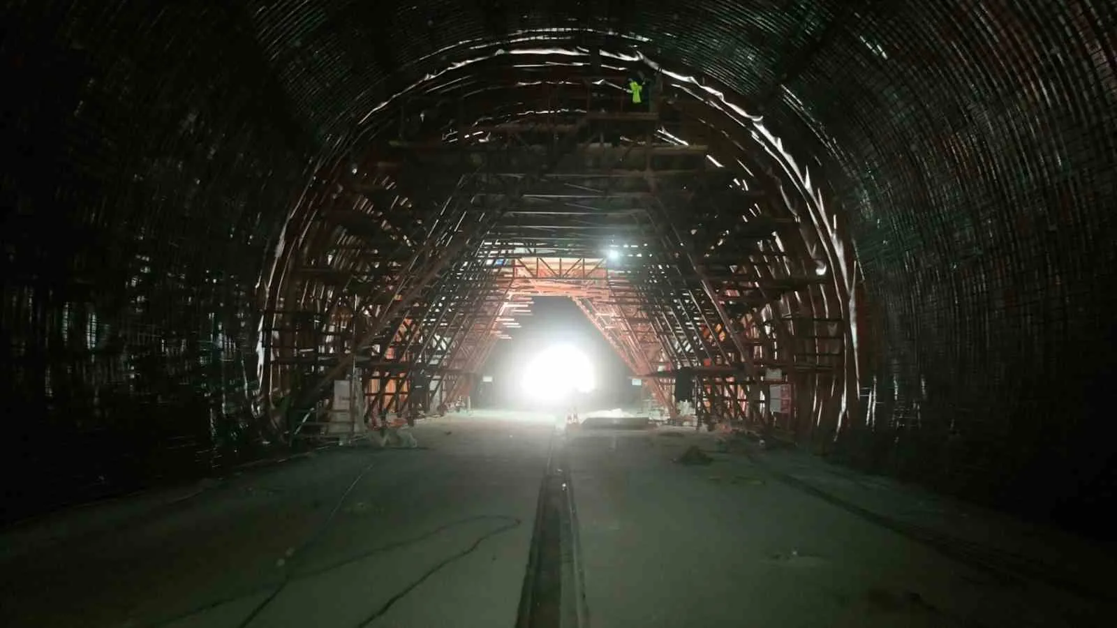 Ulaştırma ve Altyapı Bakanı Abdulkadir Uraloğlu, Köroğlu Tüneli’nde kazı çalışmalarının