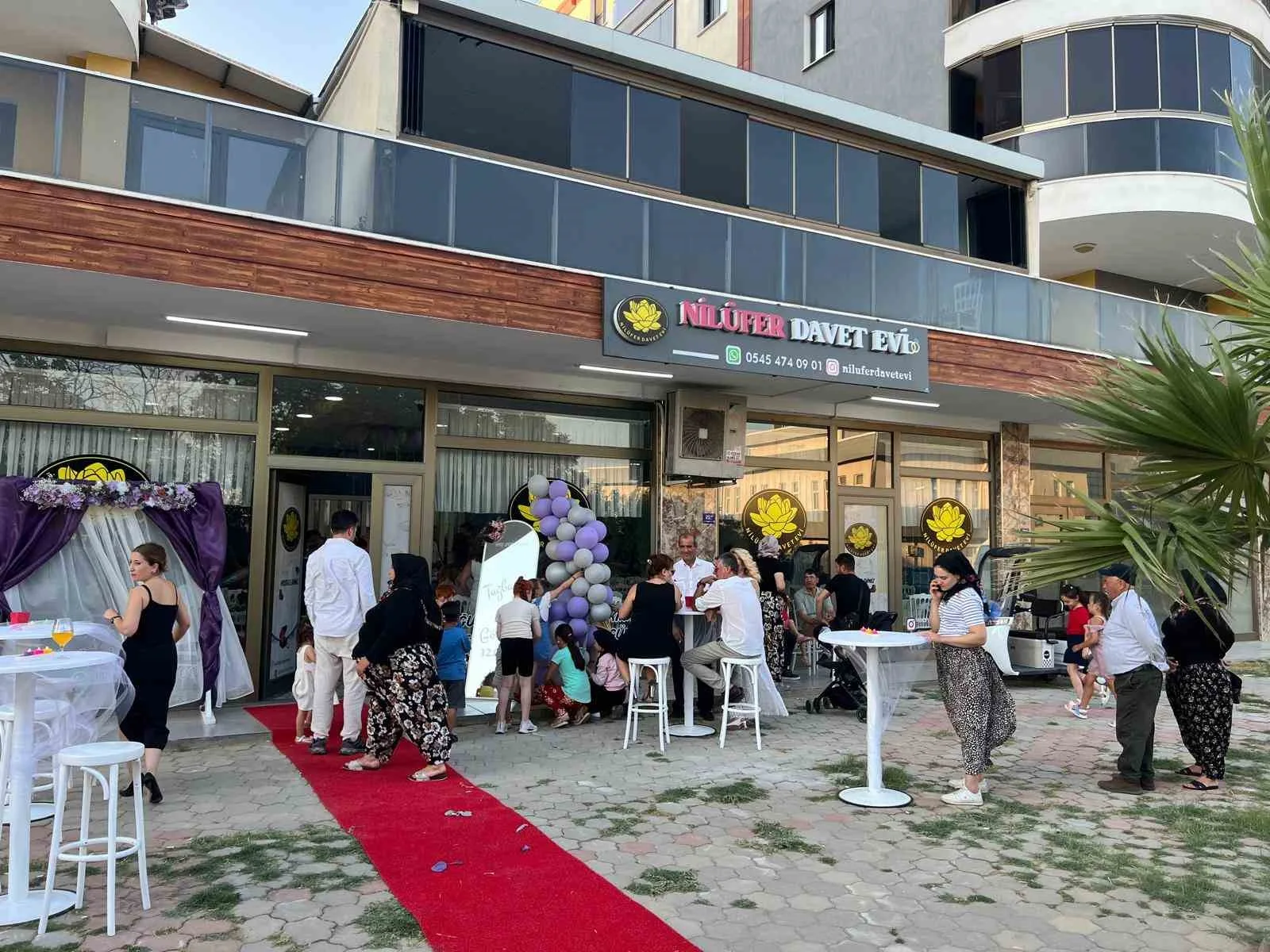 Aydın’ın Köşk ilçesinde yaşayan Nilgün Akçay ve kızı Nilüfer, hemcinslerinin