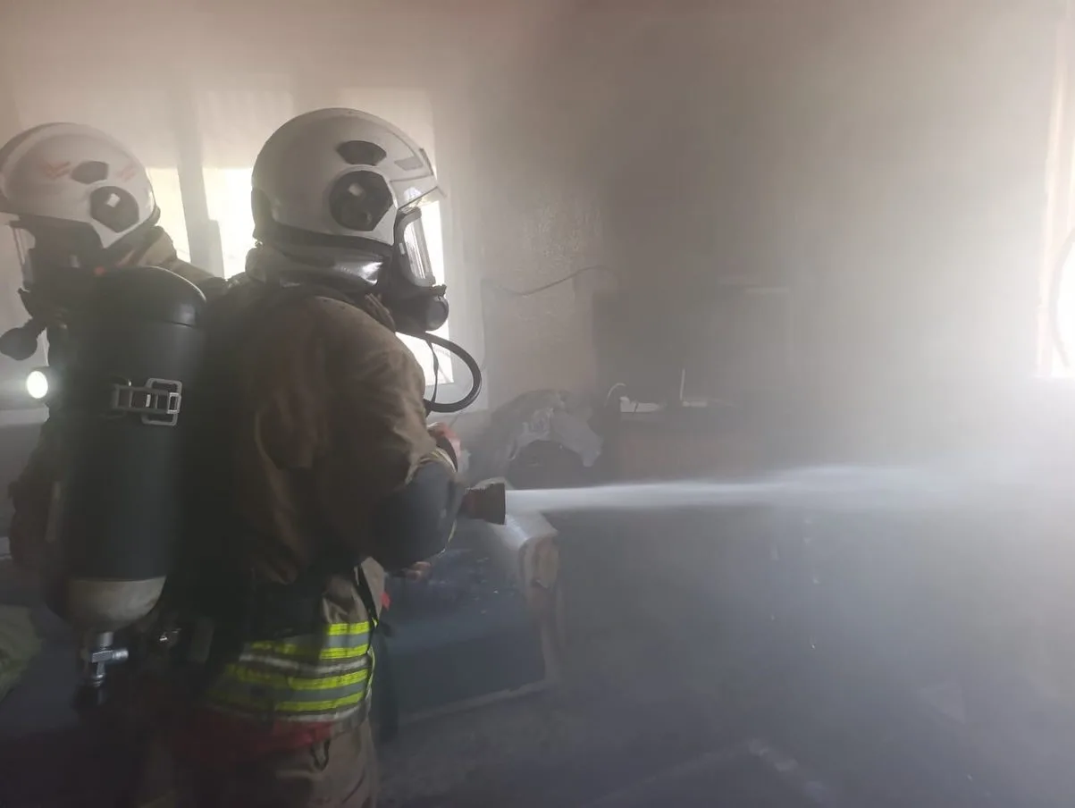 Hatay’da yaşanan yangında müstakil ev kullanılmaz hale geldi. Yangın, Antakya