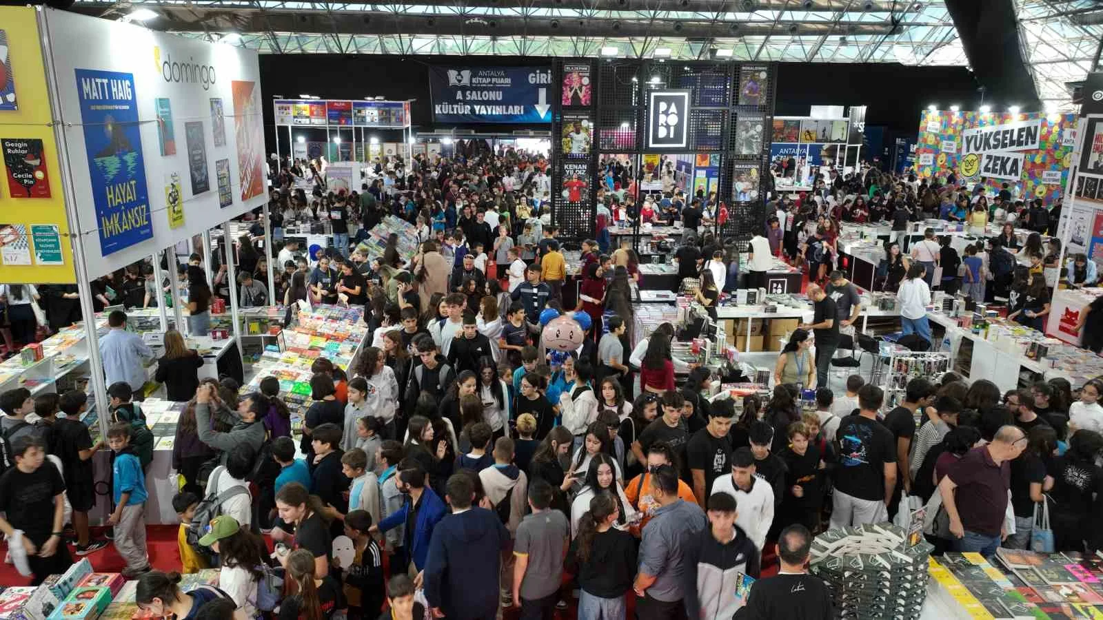 Antalya Büyükşehir Belediyesi ev sahipliğinde düzenlenen 15. Antalya Kitap Fuarı,