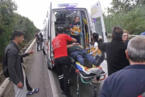 Antalya’nın Serik ilçesinde 4 aracın karıştığı zincirleme kazada 2 Alman