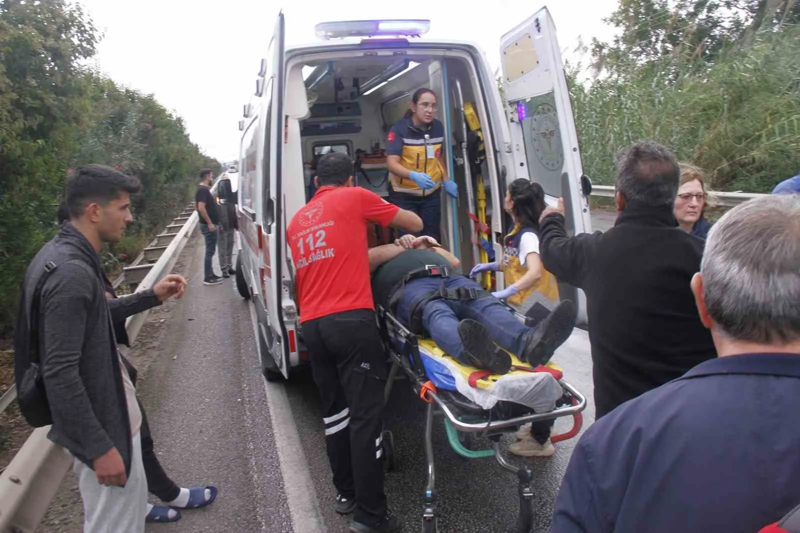 Antalya’nın Serik ilçesinde 4 aracın karıştığı zincirleme kazada 2 Alman