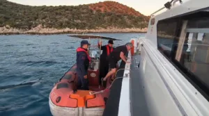 Antalya’nın Kaş ilçesinde yürüyüş yaparken kayalık bölgede mahsur kalan Alman