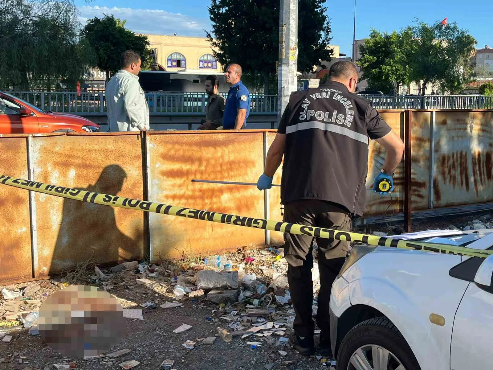 Antalya’da otoparkta silahlı saldırıya uğrayan bir kişi yaralandı. Polis ekipleri