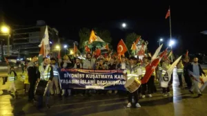 Antalya’da yüzlerce kişi Gazze’ye uygulanan ablukayı delmek için Sumud filosunun