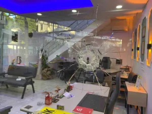 Antalya’nın Serik ilçesinde iki grup arasında çıkan silahlı kavgada 2