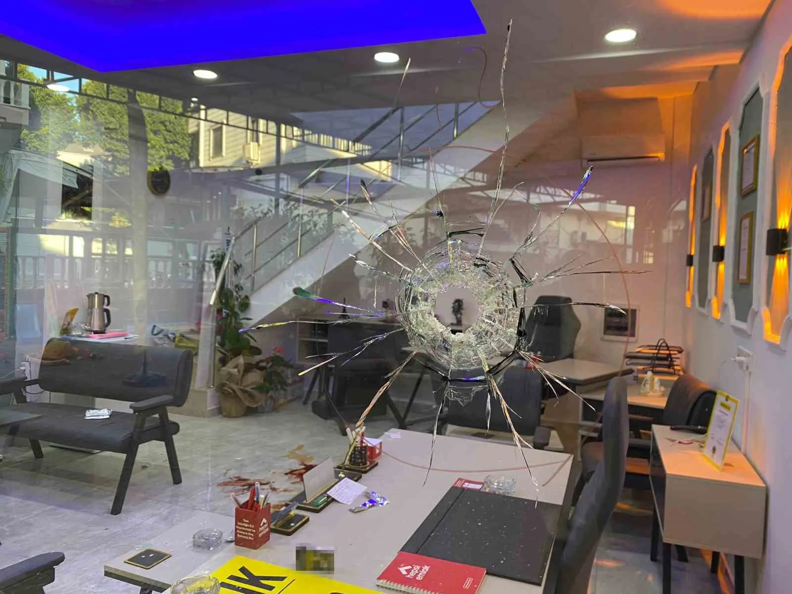 Antalya’nın Serik ilçesinde iki grup arasında çıkan silahlı kavgada 2