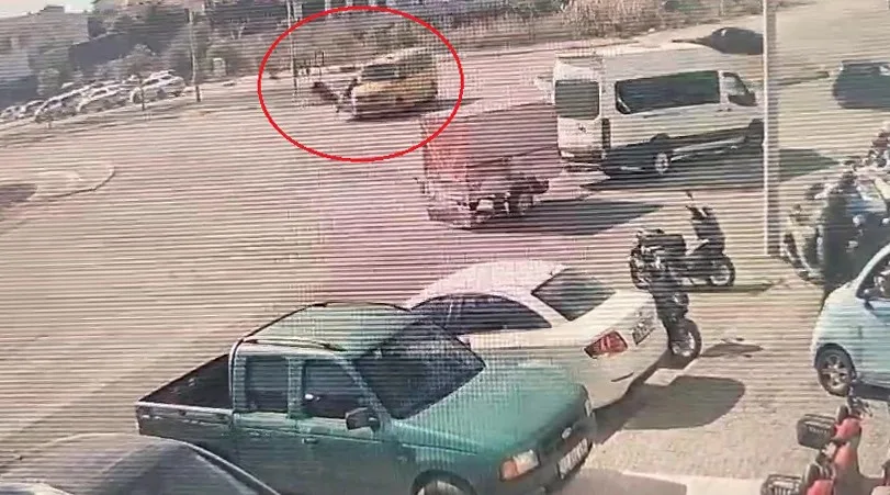 Antalya’nın Manavgat ilçesinde ticari taksi ile çarpışan motosikletli yaralandı. Kaza