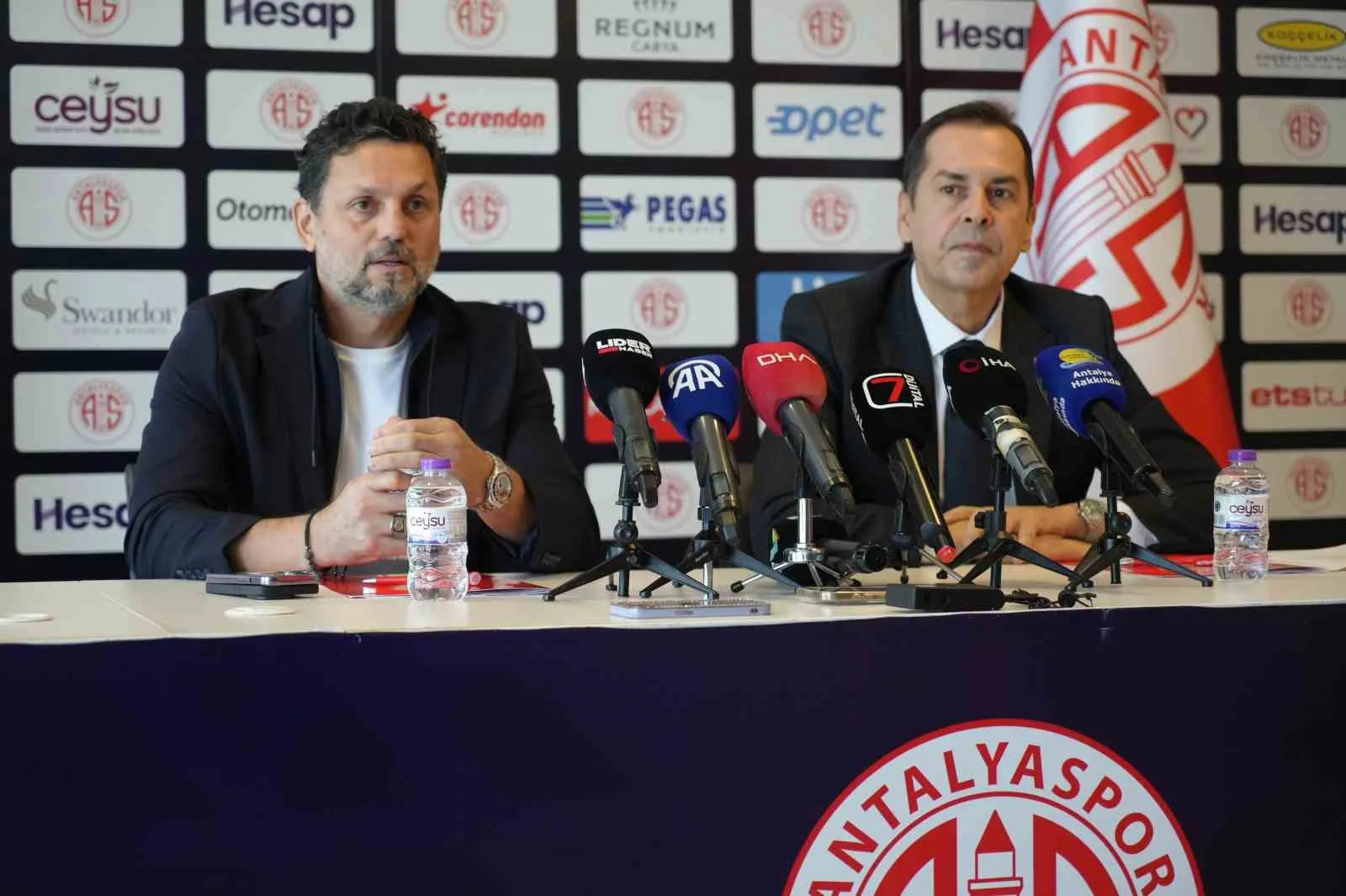 Antalyaspor, Teknik Direktör Erol Bulut ile 2 yıllık sözleşme imzaladı.