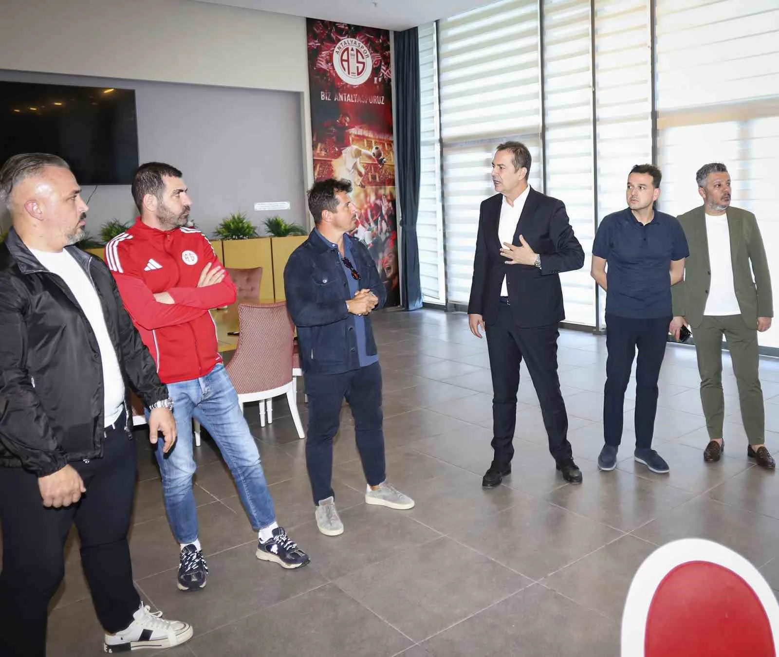 Antalyaspor, Teknik Direktör Emre Belözoğlu ile karşılıklı anlaşarak yollarını ayırdığını