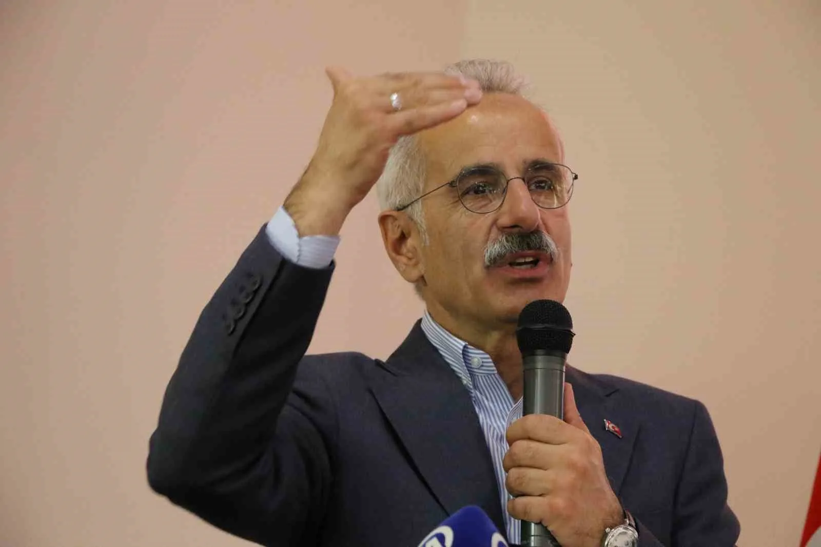 Ulaştırma ve Altyapı Bakanı Abdulkadir Uraloğlu, Antalya ziyaretleri kapsamında katıldığı